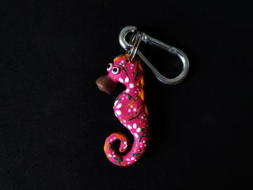 Schlüsselanhänger Kautschuk Seepferdchen pink Blumen