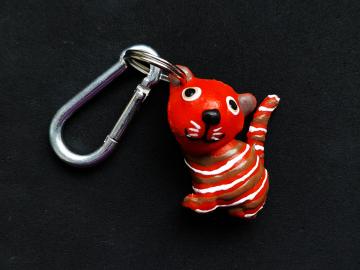 Schlüsselanhänger Kautschuk Katzen s rot Streifen  