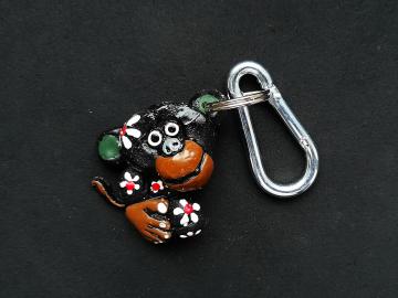 Schlüsselanhänger Kautschuk Affe  schwarz Blumen
