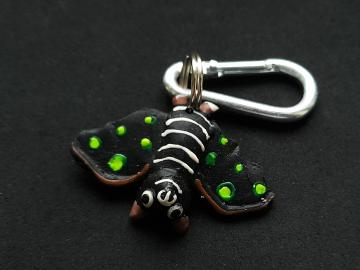 Schlüsselanhänger Kautschuk Fledermaus schwarz grün
