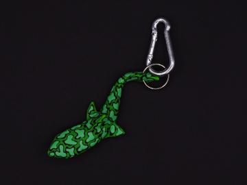 Schlüsselanhänger Kautschuk Haifisch L grün getigert
